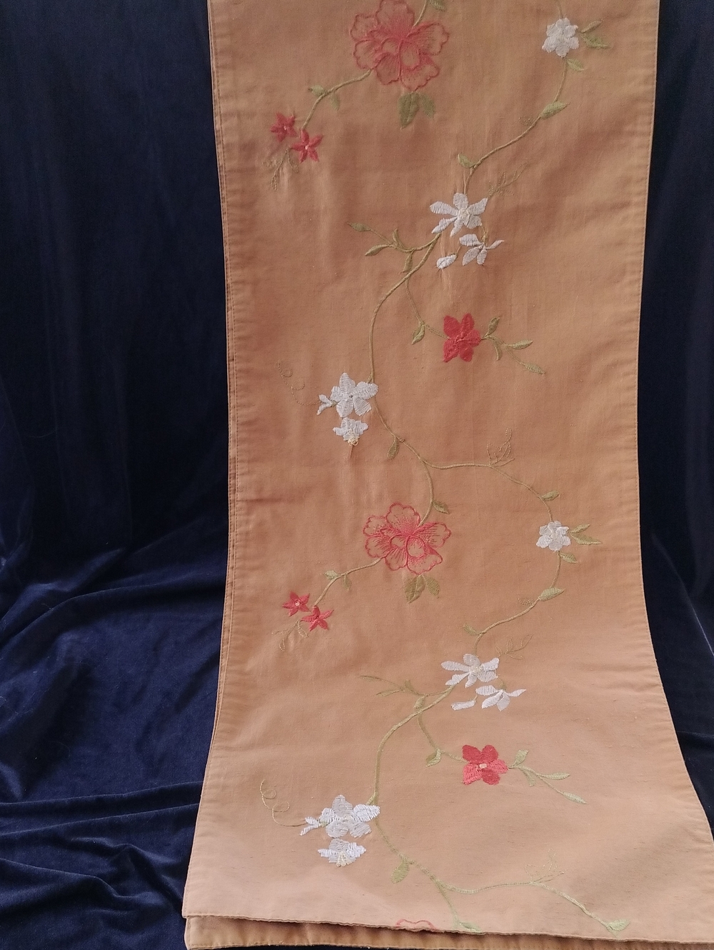 Table Runner Floral Design